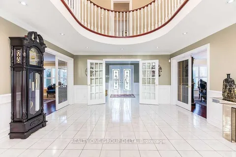 1918 Royal Credit Boulevard, ON L5M 4Y1