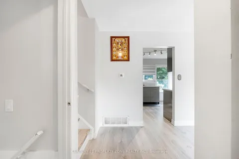 29 Finchley Crescent, ON L6T 3P5