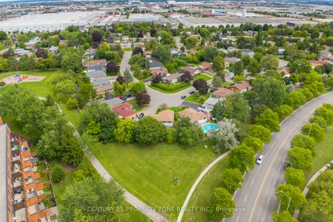 29 Finchley Crescent, ON L6T 3P5