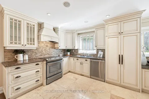 1779 Fifeshire Court, ON L5L 2T3