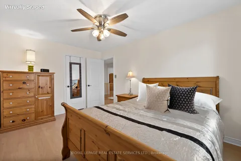 1074 Bradbury Chase, ON L5V 1J7