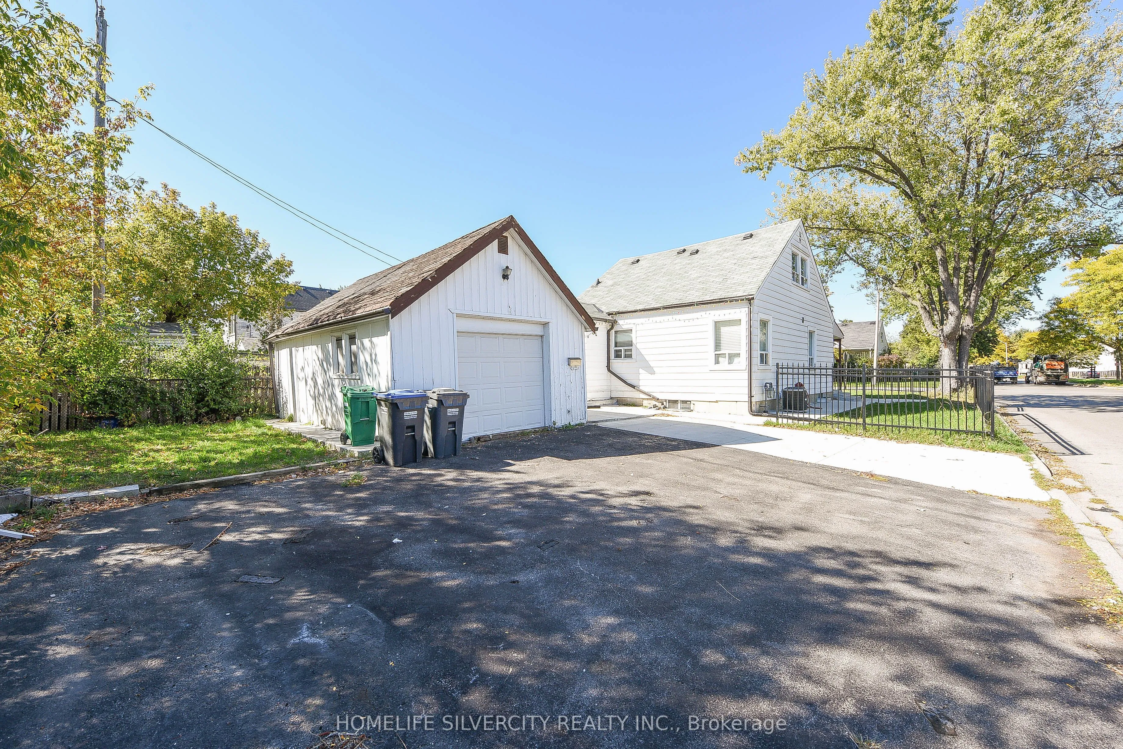 3076 Churchill Avenue, ON L4T 1R3