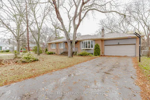 1259 Twin Oaks Dell Drive, ON L5H 3J7