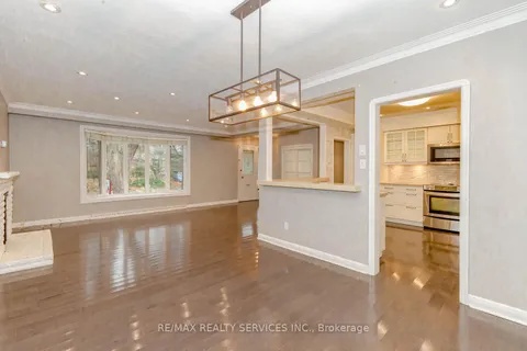 1259 Twin Oaks Dell Drive, ON L5H 3J7