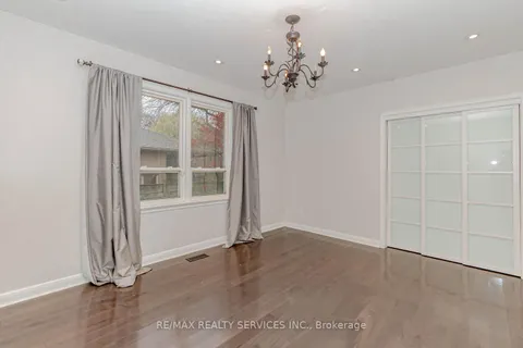 1259 Twin Oaks Dell Drive, ON L5H 3J7