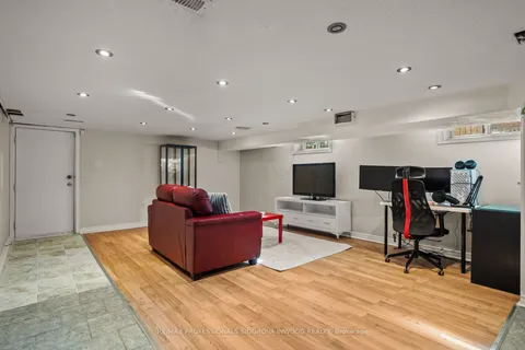 197 Lambton Avenue, ON M6N 2T2