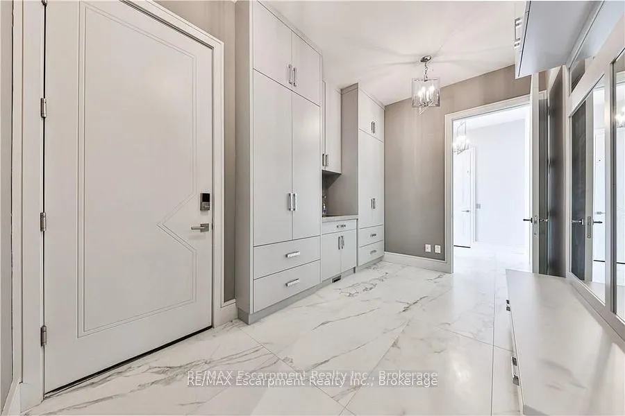 2250 Chancery Lane, ON L6J 6A3