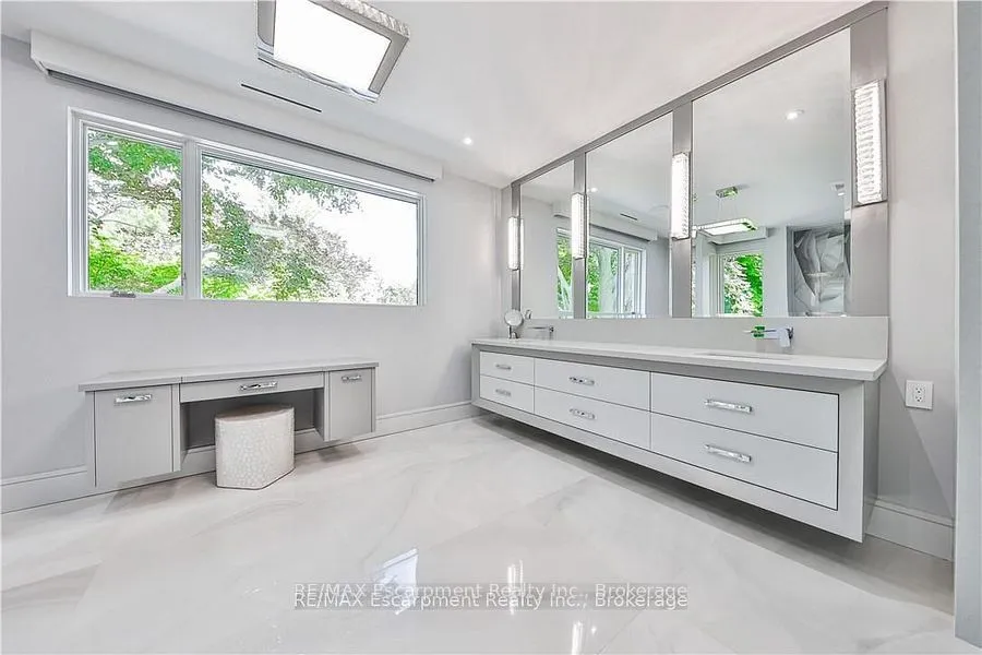 2250 Chancery Lane, ON L6J 6A3