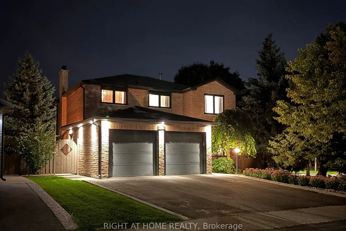 1517 Queensbury Crescent, ON L6H 4G6