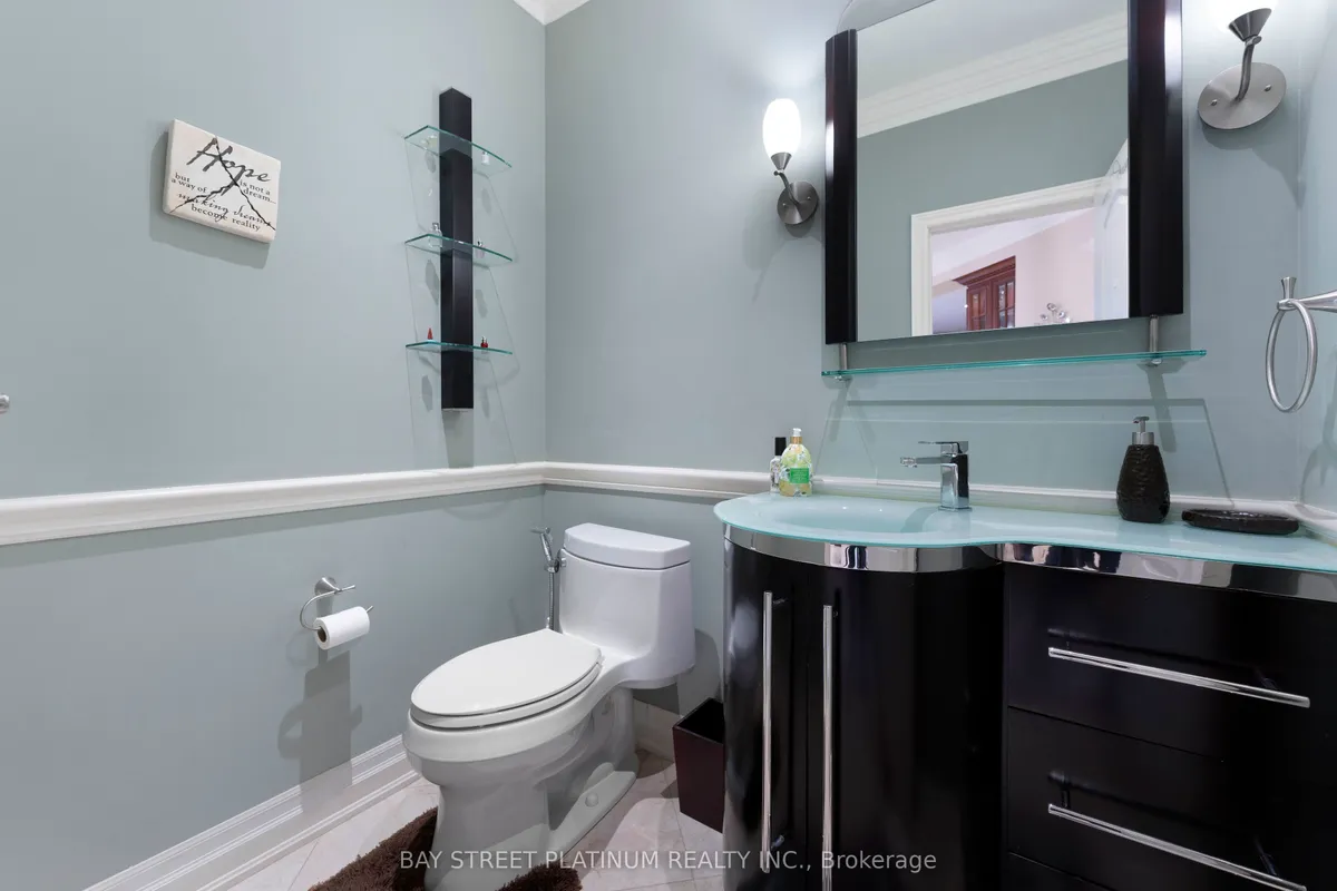 2451 Erin Centre Boulevard, ON L5M 5B3