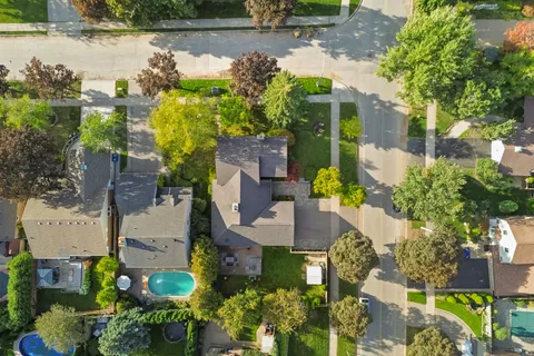 2480 Parmeer Drive, ON L5C 2Y2