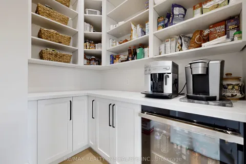 212 Southview Road, ON L6K 2P4