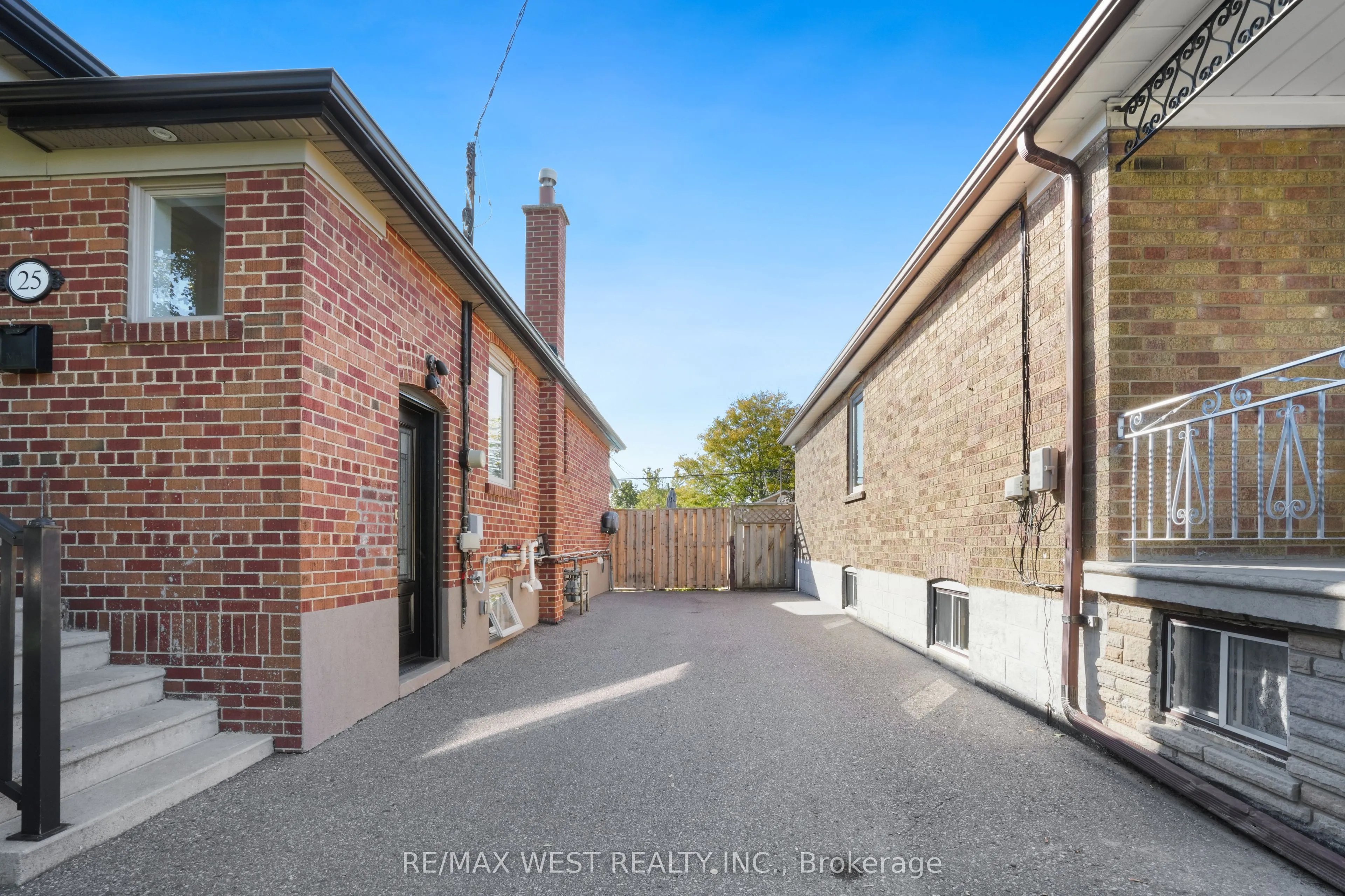 25 Silvercrest Avenue, ON M8W 2S3