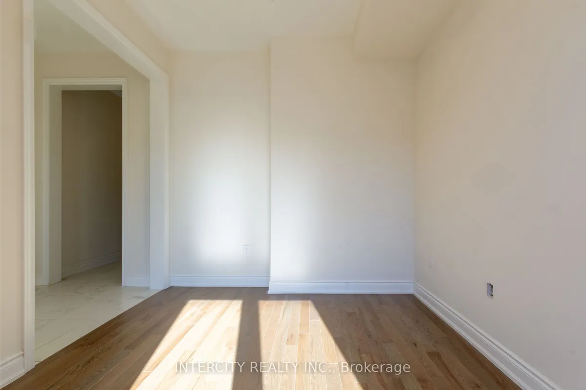 3273 Sixth Line, ON L6H 0Z8