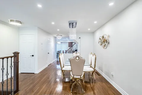 3221 Redpath Circle, ON L5N 8R3