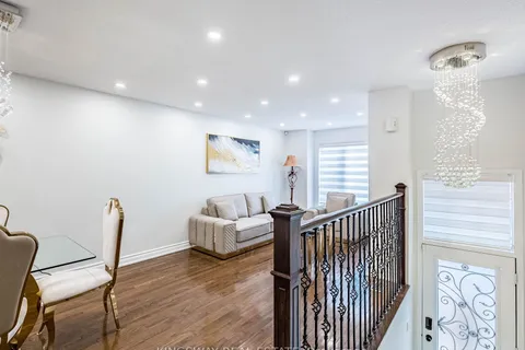 3221 Redpath Circle, ON L5N 8R3