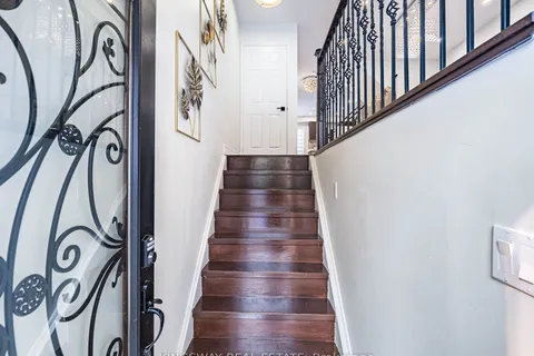 3221 Redpath Circle, ON L5N 8R3