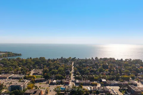 1319 Lakebreeze Drive, ON L5G 3W7