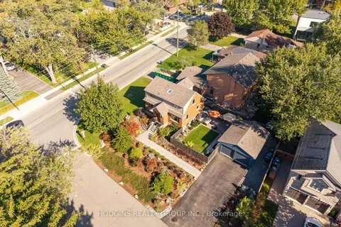 1319 Lakebreeze Drive, ON L5G 3W7