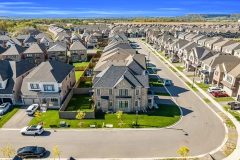 1504 Kitchen Court, ON L9E 1Y8