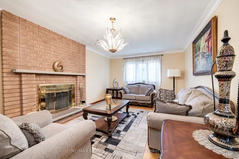 1445 Brentano Boulevard, ON L4X 1A2