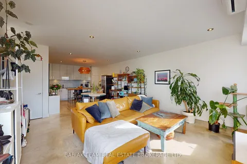 3212 Dundas Street, ON M6P 2A3