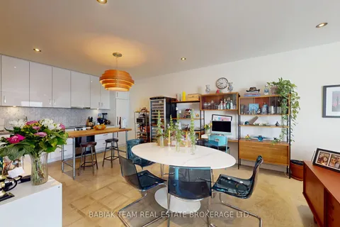 3212 Dundas Street, ON M6P 2A3