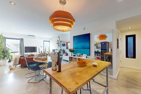 3212 Dundas Street, ON M6P 2A3