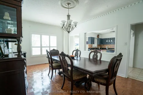 16 Signet Court, ON L7A 2V1