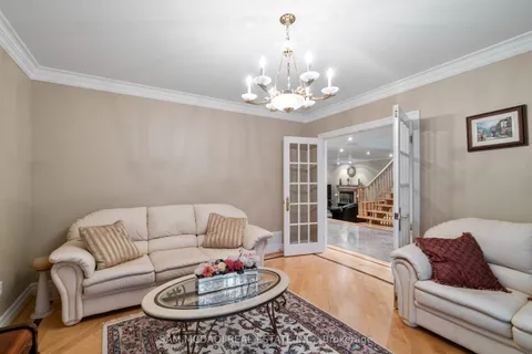 978 Tennyson Avenue, ON L5H 2Z1