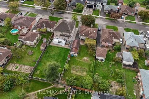 26 Grovedale Avenue, ON M6L 1Y6