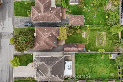 26 Grovedale Avenue, ON M6L 1Y6