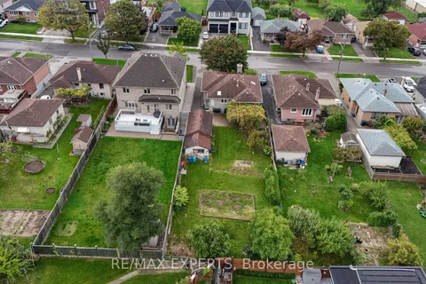 26 Grovedale Avenue, ON M6L 1Y6