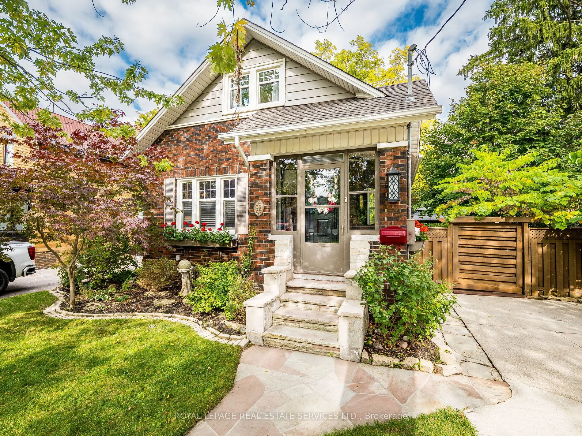 92 Mill Street, ON L6Y 1T2