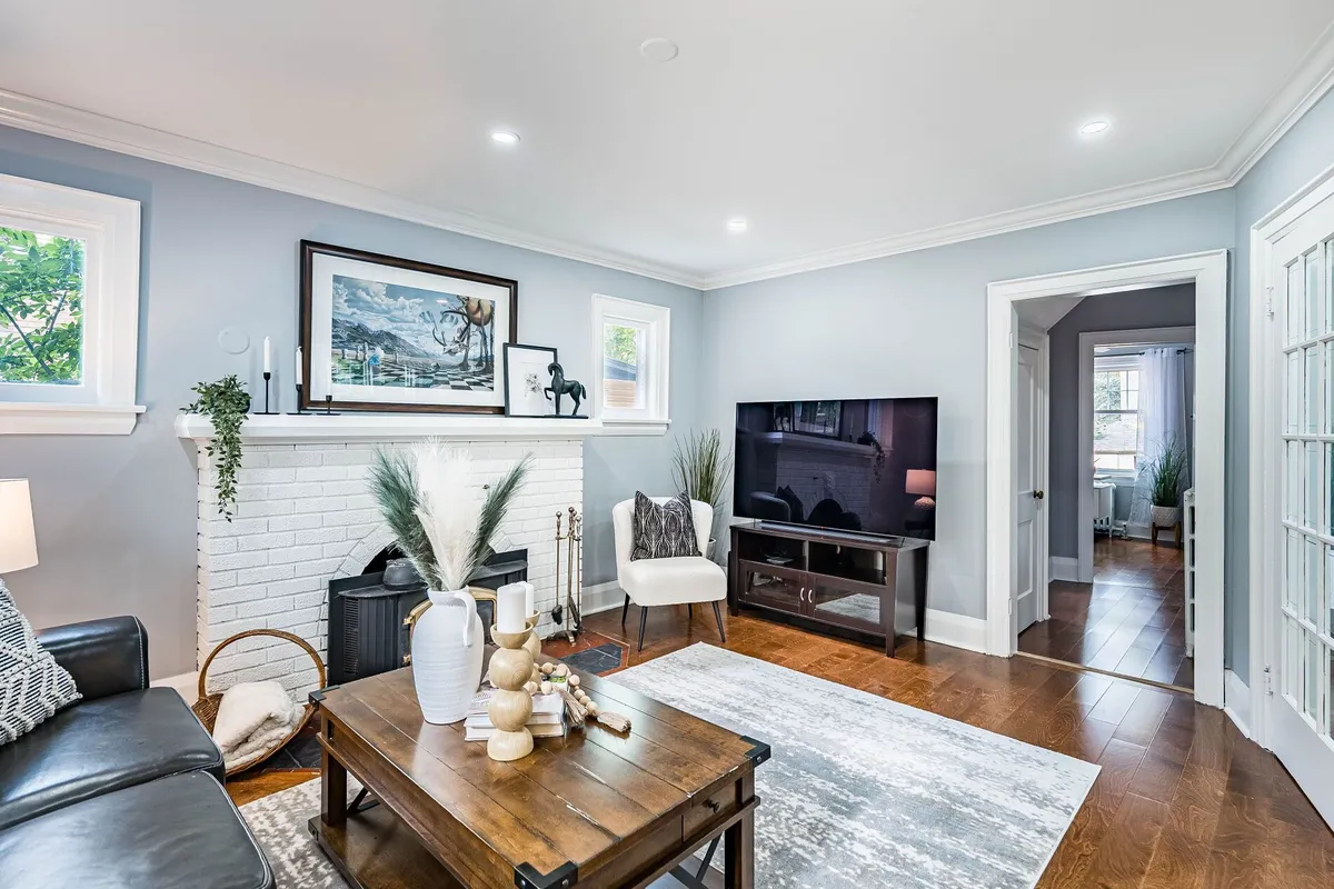 92 Mill Street, ON L6Y 1T2