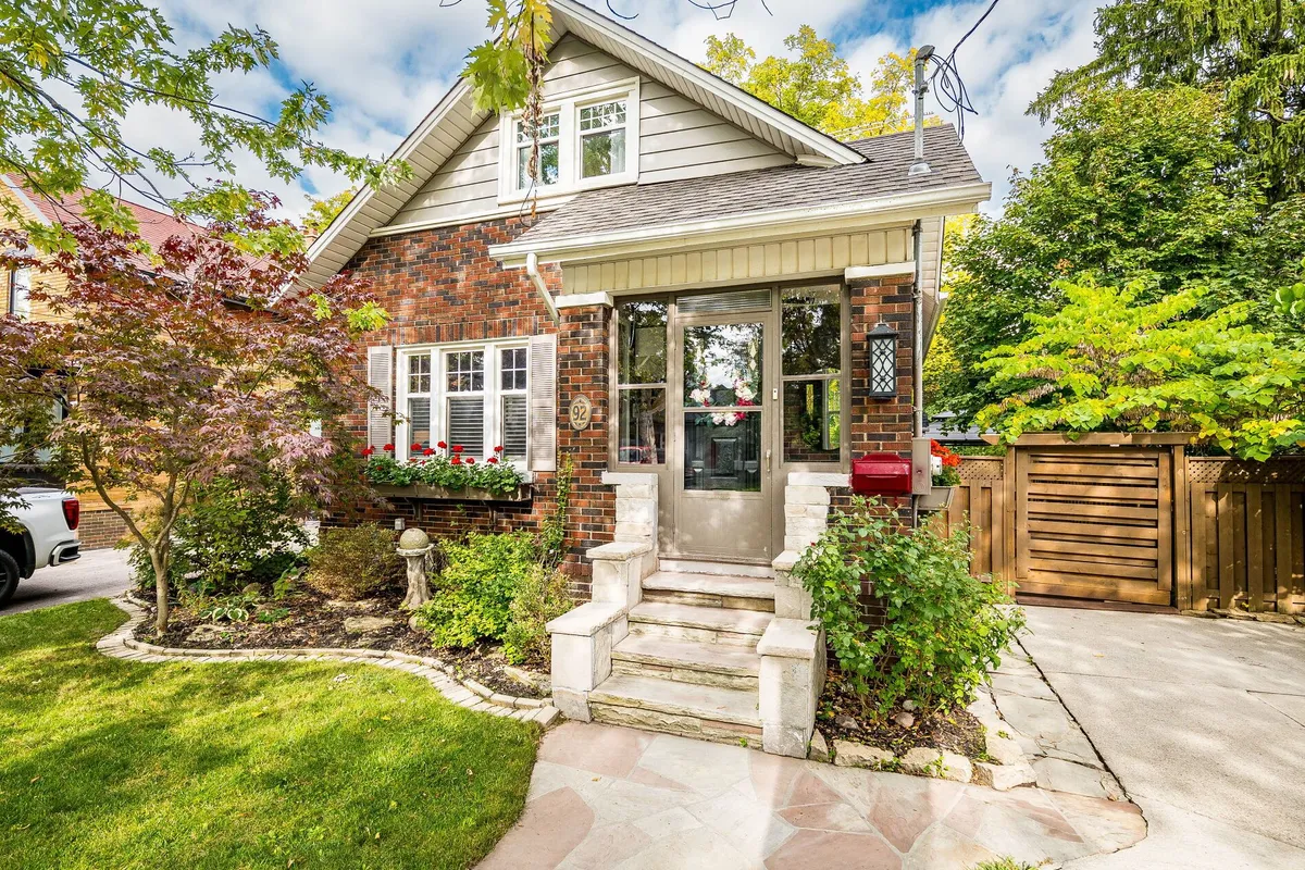 92 Mill Street, ON L6Y 1T2