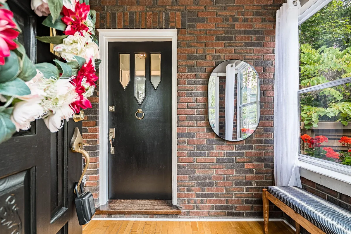 92 Mill Street, ON L6Y 1T2