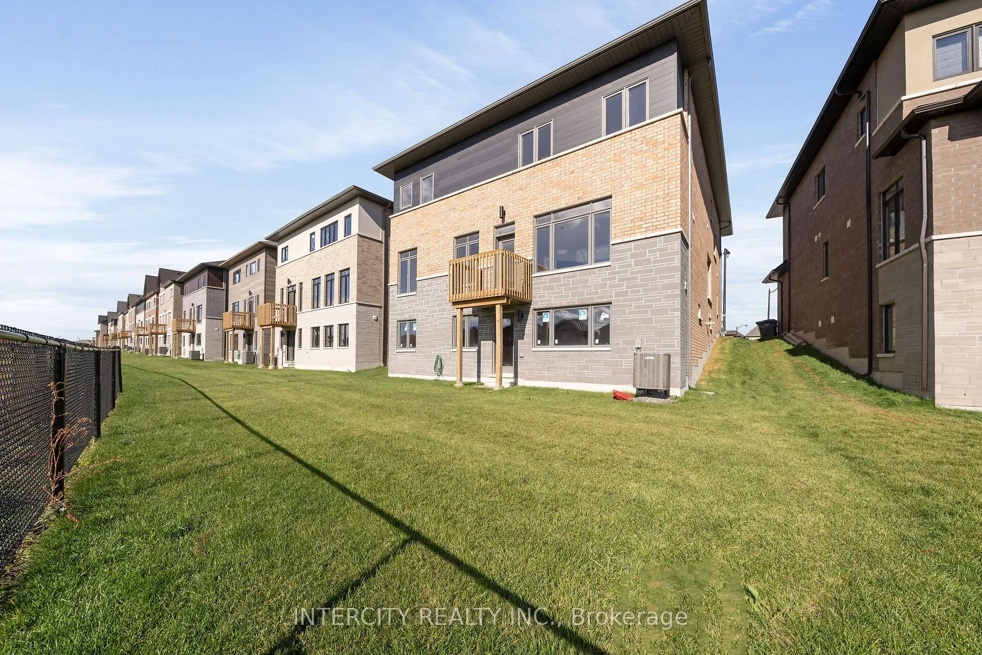 16 Keyworth Crescent, ON L6R 4G3