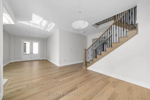 16 Keyworth Crescent, ON L6R 4G3