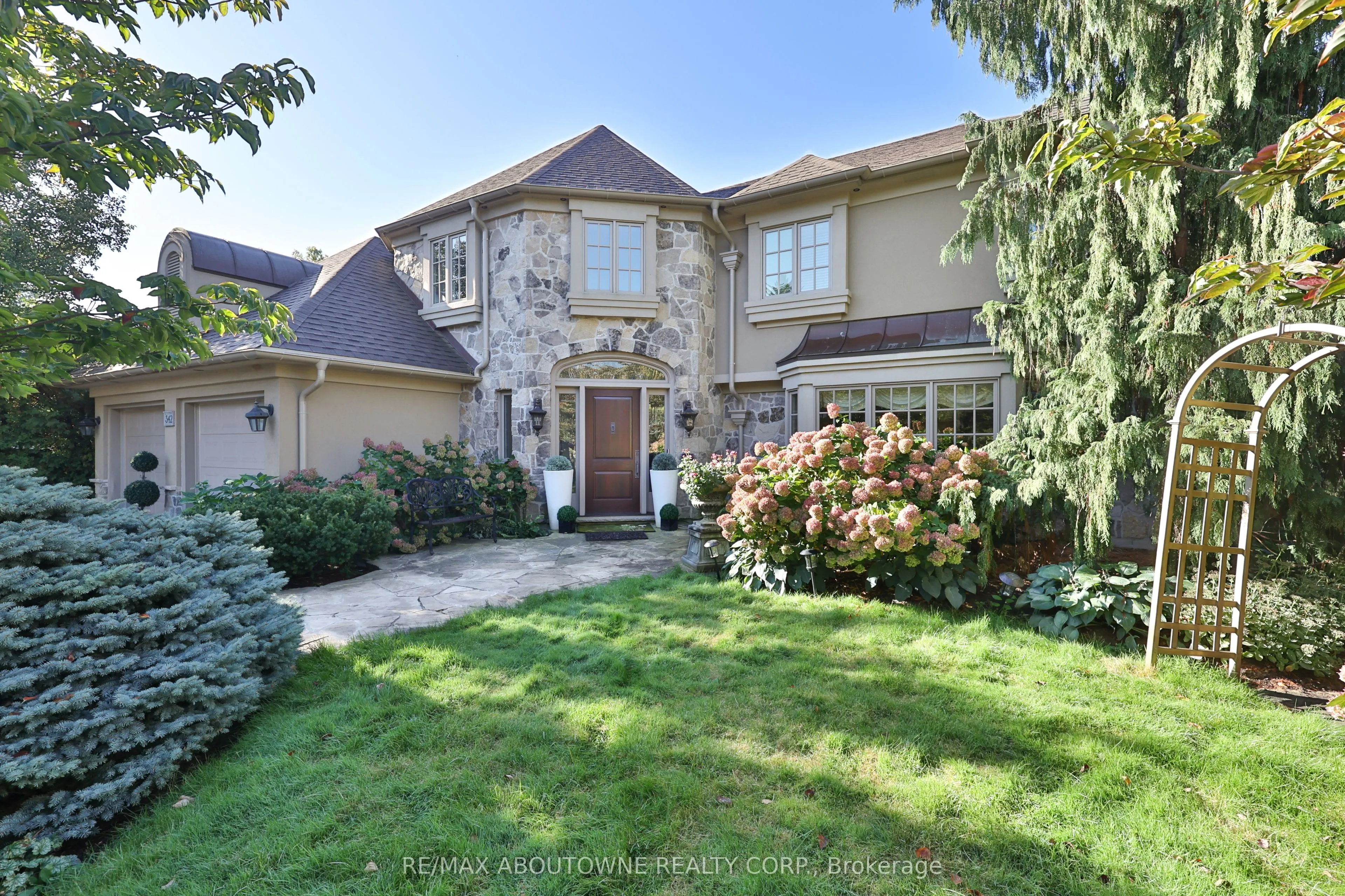 342 Pomona Avenue, ON L7N 1T5