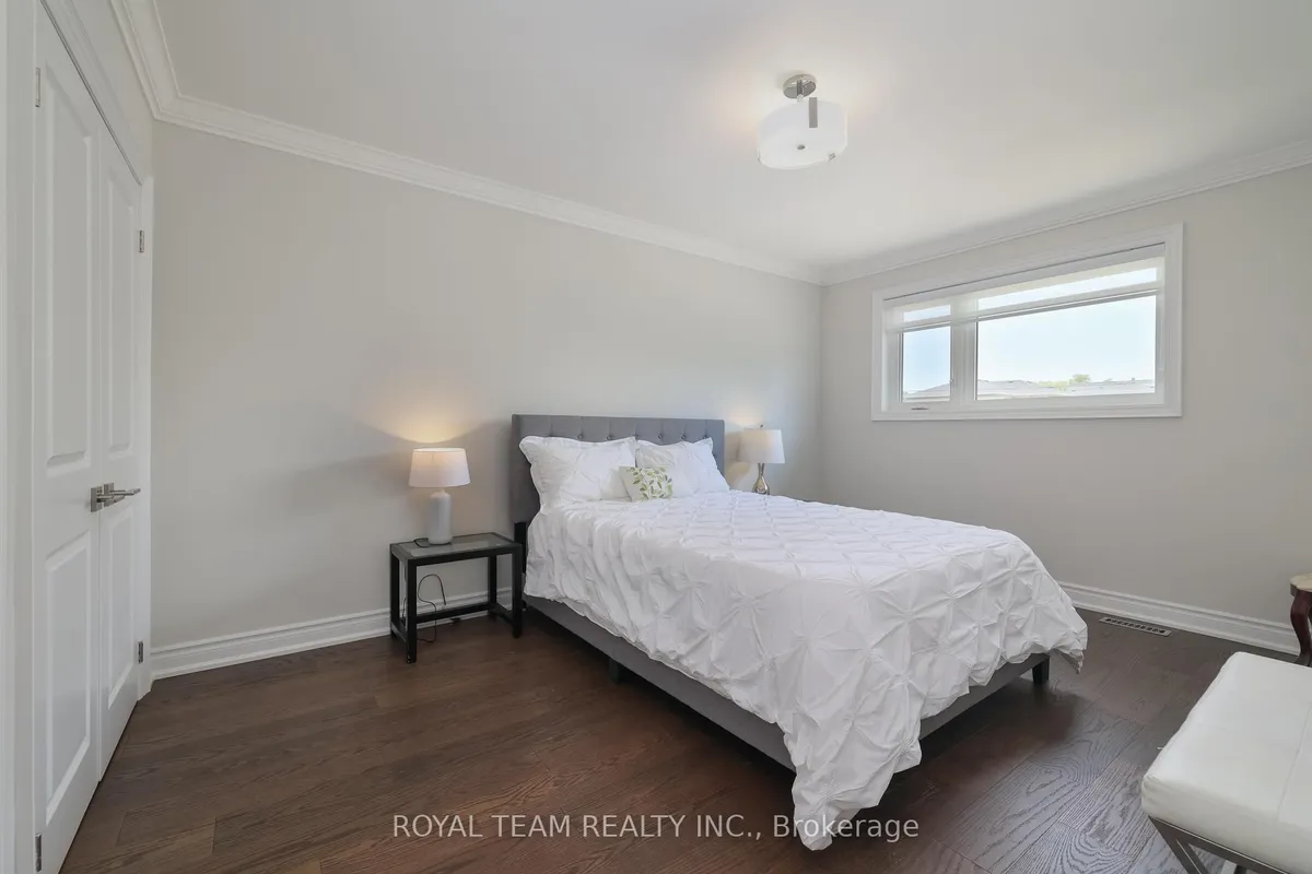 6 Crioline Road, ON M6L 2S3