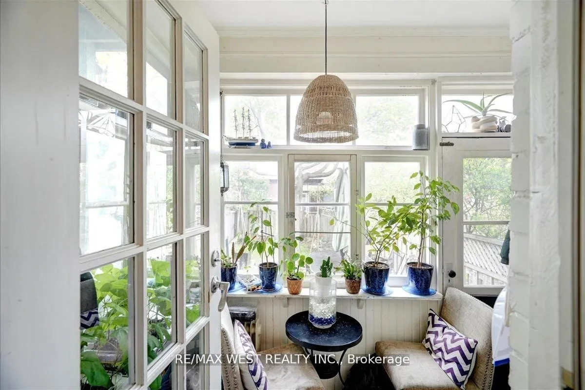 30 Glendale Avenue, ON M6R 2S7