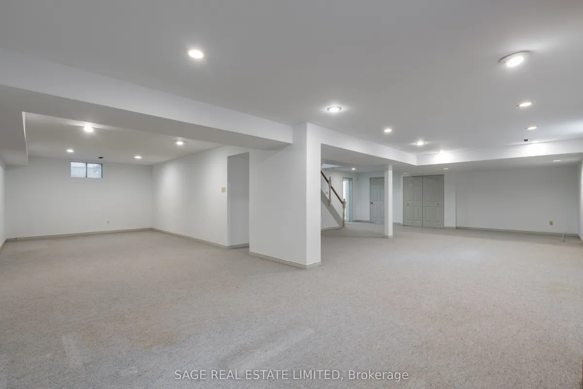 172 Burnhamthorpe Road, ON M9A 1H6