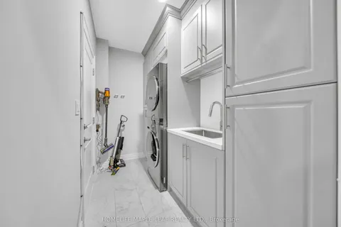 15 Quinton Ridge, ON L6Y 6J4