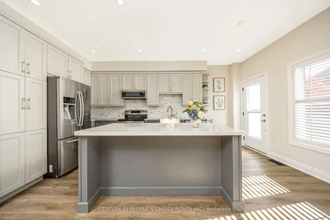 170 Roxton Road, ON L6H 6N1