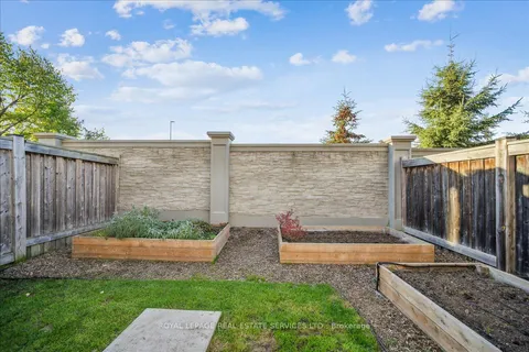 16 Beachville Circle, ON L6X 0V4