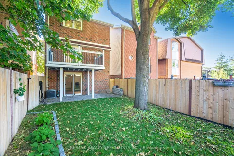 1463 Credit Woodlands Court, ON L5C 3V7