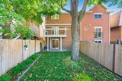 1463 Credit Woodlands Court, ON L5C 3V7