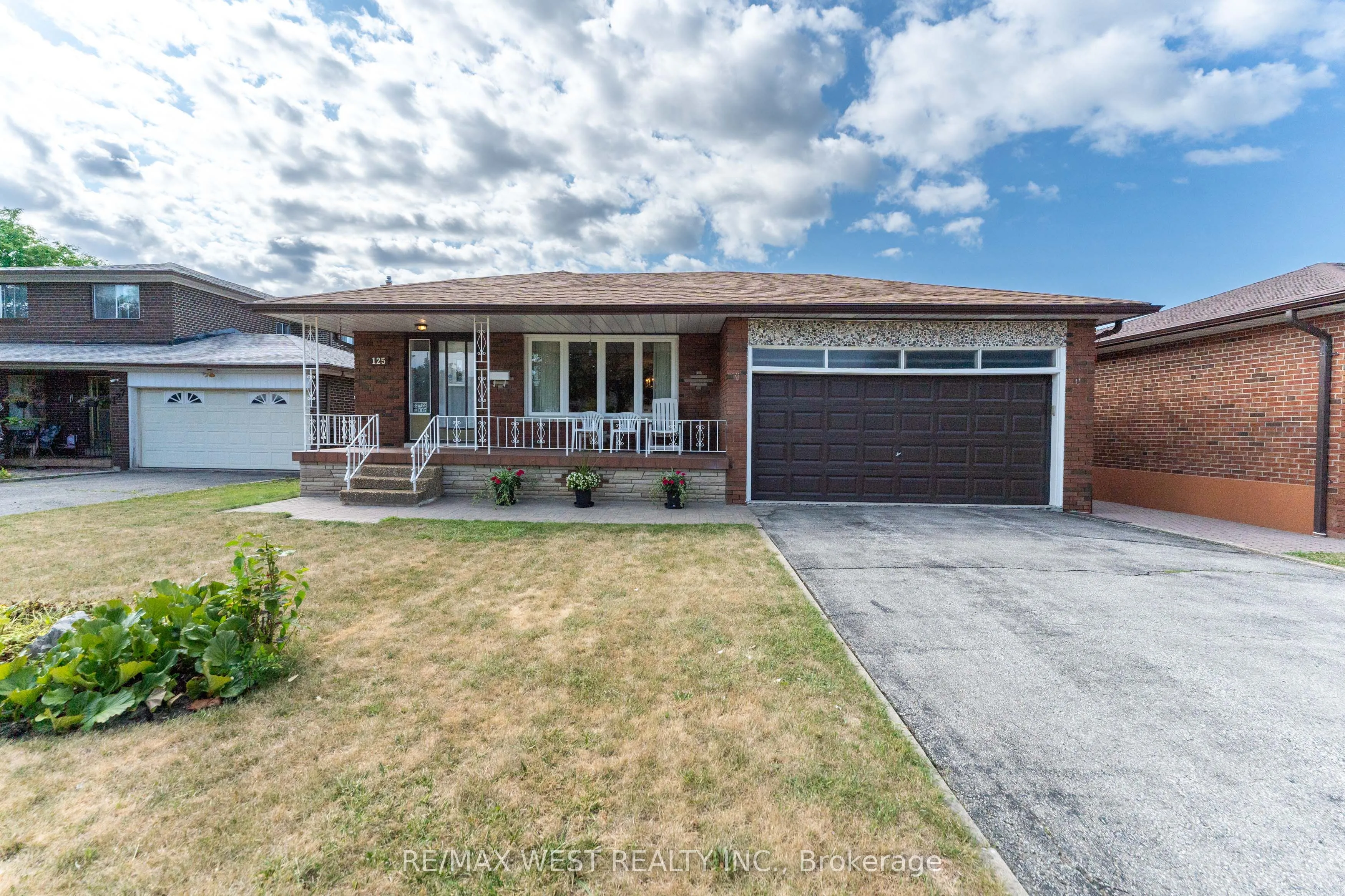 125 Honeywood Road, ON M3N 1B3