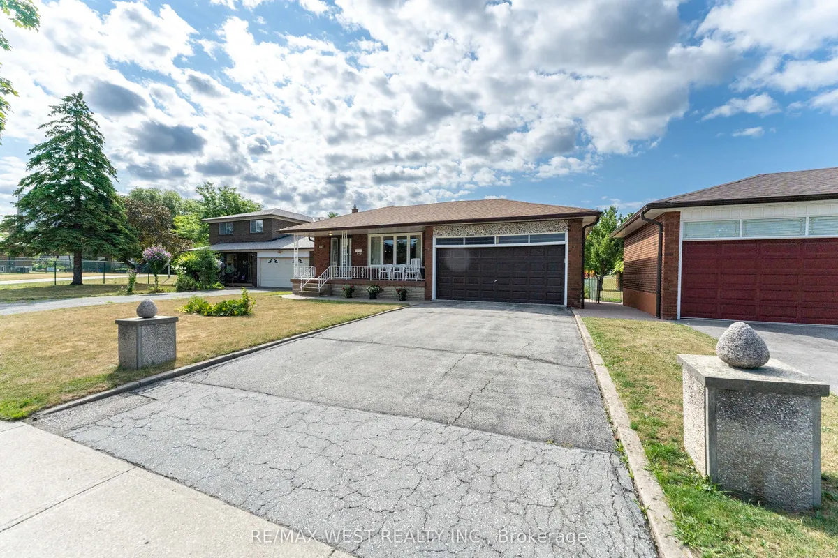 125 Honeywood Road, ON M3N 1B3